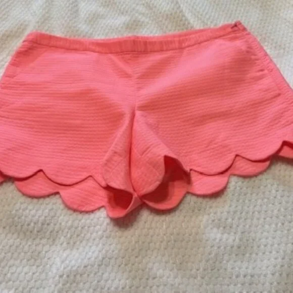 Lilly Pulitzer Magnolia Scallop Shorts Bright Coral Sz 8 NWOT Resort Preppy - Picture 1 of 6